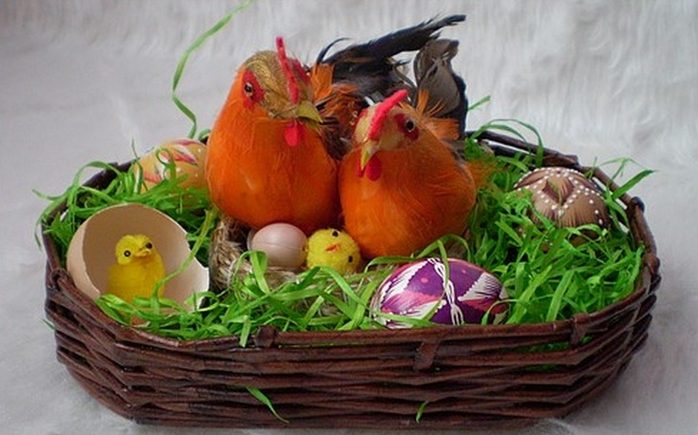 111330893_pletenie_iz_gazet_korzinka_dlya_pashalnuyh_yaic_masterklass__13_