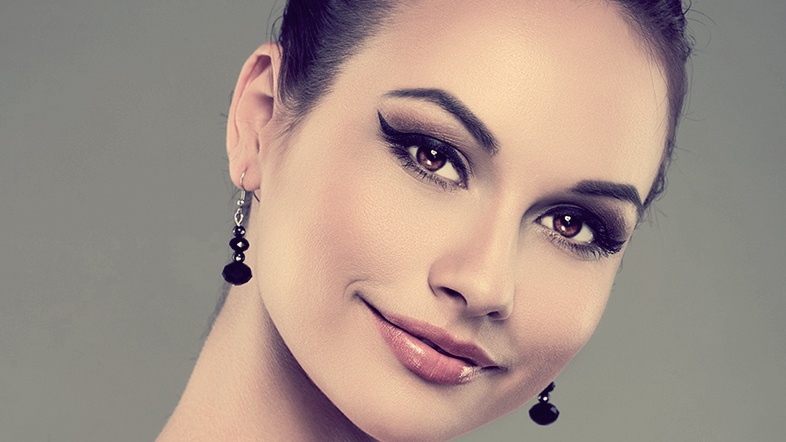 devushka-makiyazh-vzglyad-strelki-5535