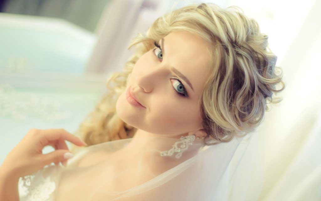 gorgeous-blonde-bride