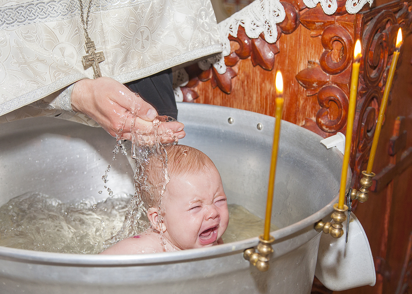 После крещения младенца. О крещении. Крещение малыша. Крещение детей в церкви. Крещение ребенка фото.