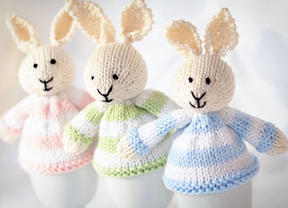 vyazannie-pashalnie-kroliki-grelki-na-yaytso