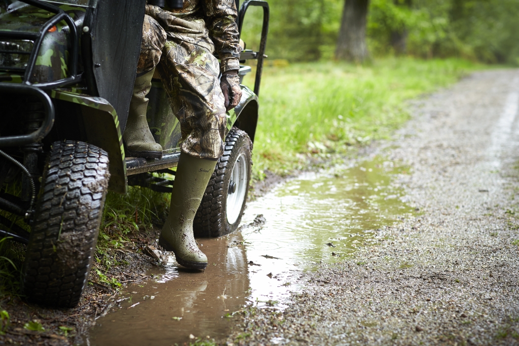Картинки по запросу резиновые сапоги на рыбалке