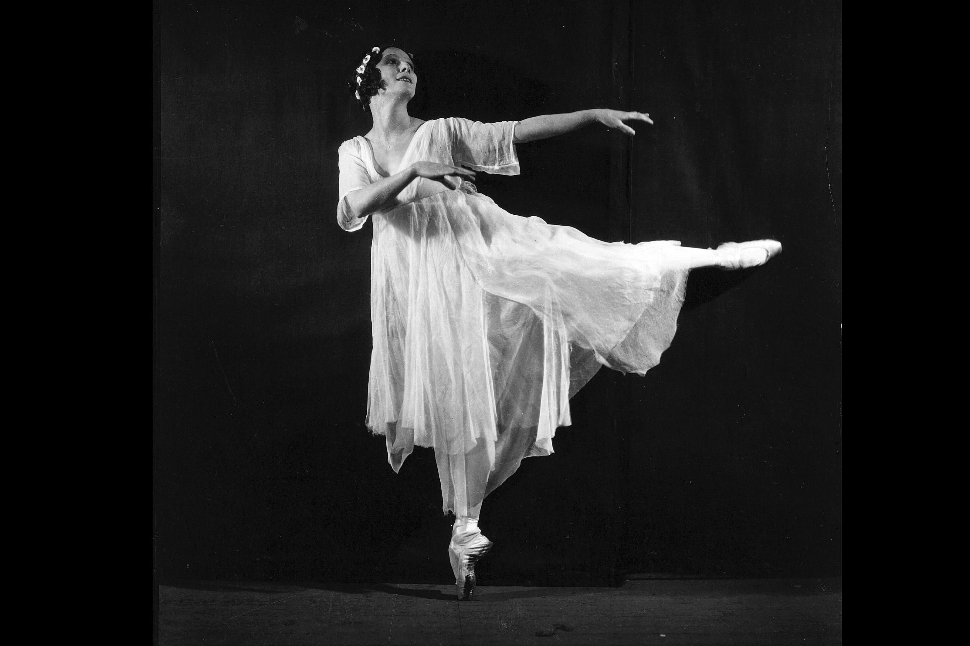 anna-pavlova-2633542x-58bf11723df78c353c37fb8f