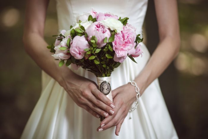 buket-nevesty-v-rukah-2