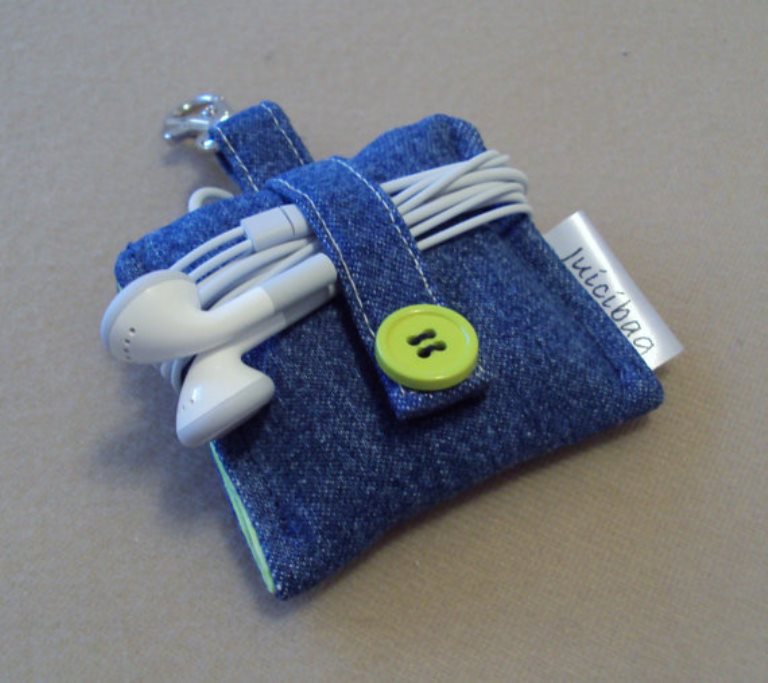 chehol-dlya-naushnikov