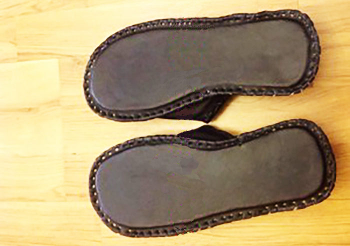 domasnay-obuv-tapochki-iz-kozhi-gotovo