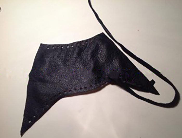 domasnay-obuv-tapochki-iz-kozhi-probit-dirochki-po-linii-podema-verha