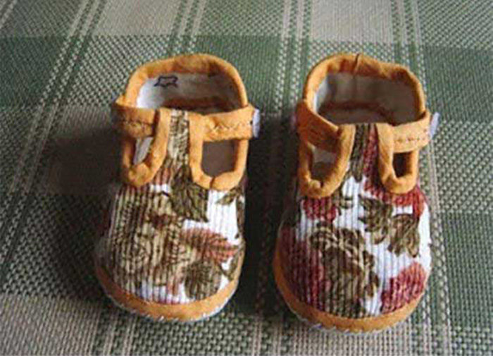 domasnyaia-obuv-detskie-sandali