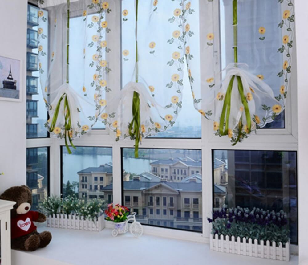 foto-39-legkie-korotkie-shtorki-dlja-detskoj