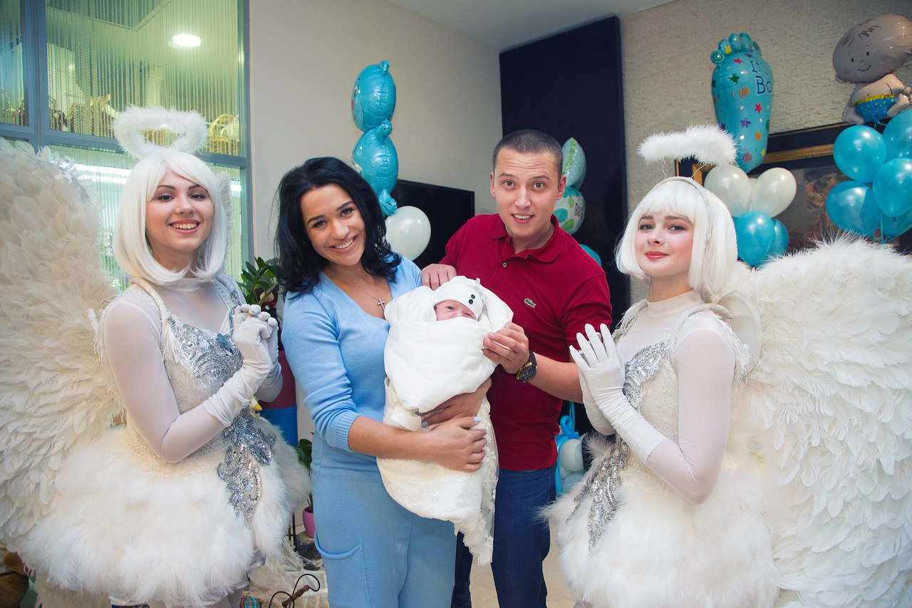 fotograf-na-vypisku-iz-roddoma-lapino