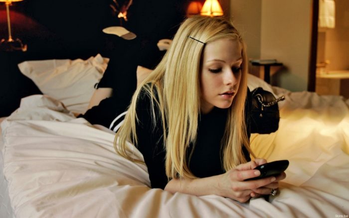 inogda-devushki-pridayut-slishkom-mnogo-znacheniya-telefonnim-zvonkam