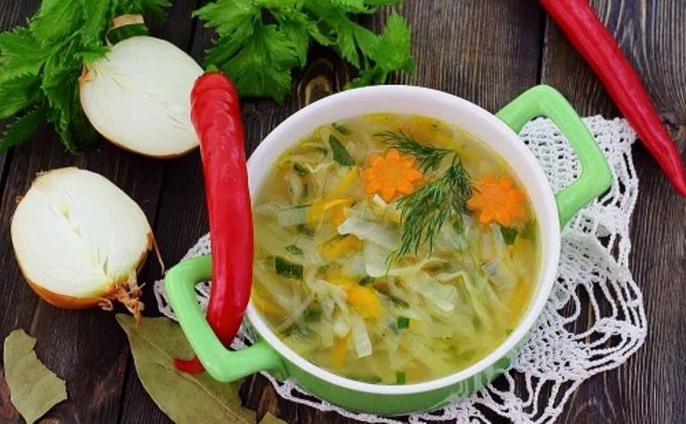 lukovyj-sup-s-kapustoj
