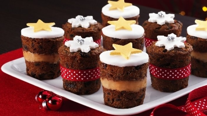 mini-christmas-cakes
