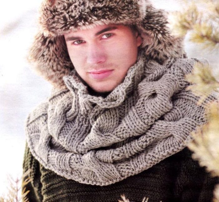 mugskoj-vyazanij-sharf-snud-spicami