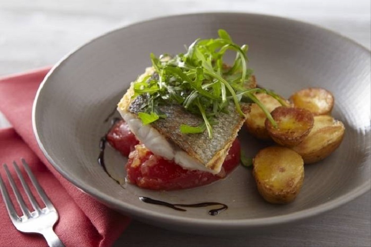 recette-e12479-crisp-fillet-of-sea-bass-with-tomatoes-basil-rocket-and-crushed-new-potato-salad