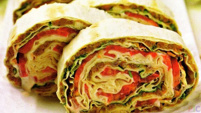 rulet-iz-lavasha-s-myasnoj-nachinkoj