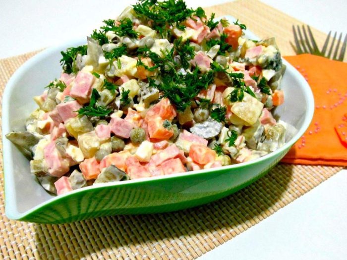 salat-olive-retsept-klassicheskij-768x576