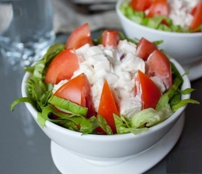 salat_iz_kurici_i_pomidorov-60219