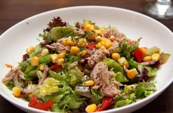 salat_s_tuncom_i_kukuruzoi-66458