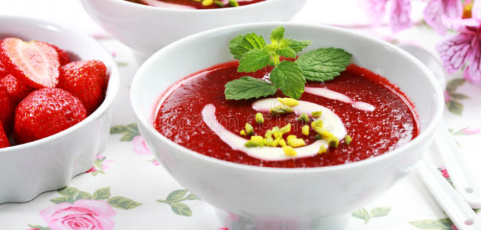 soupe-froide-a-fraise-pour-l-ete-31781647