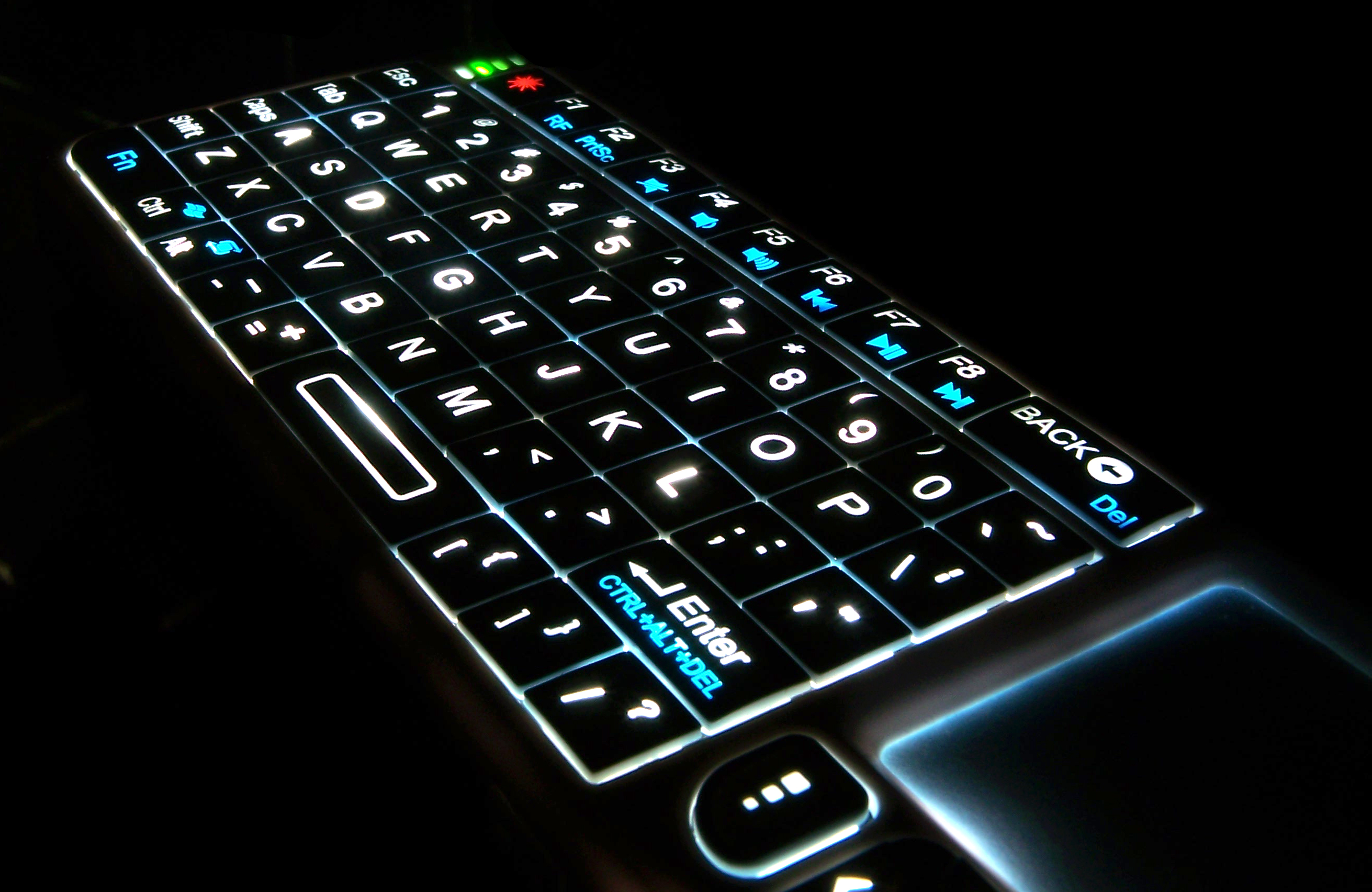 Клавиатура с подсветкой кнопок
