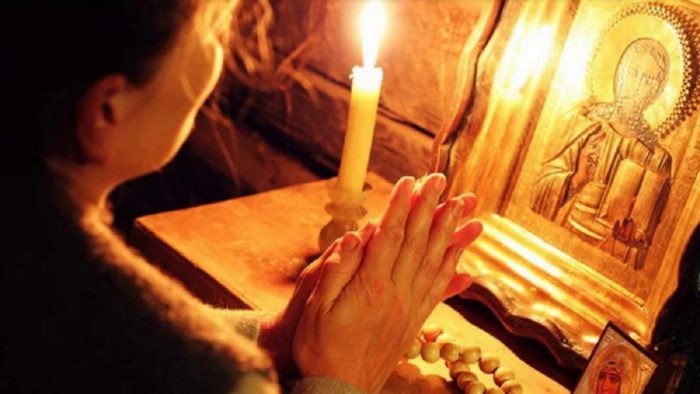 v-etot-den-sleduet-userdno-molitsya