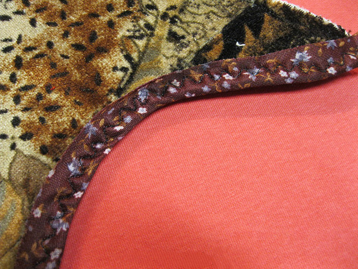 vikroiki-s-razmerami-tapochek-domashnih-master-klass-pristrochit-zigzagom-iznanka