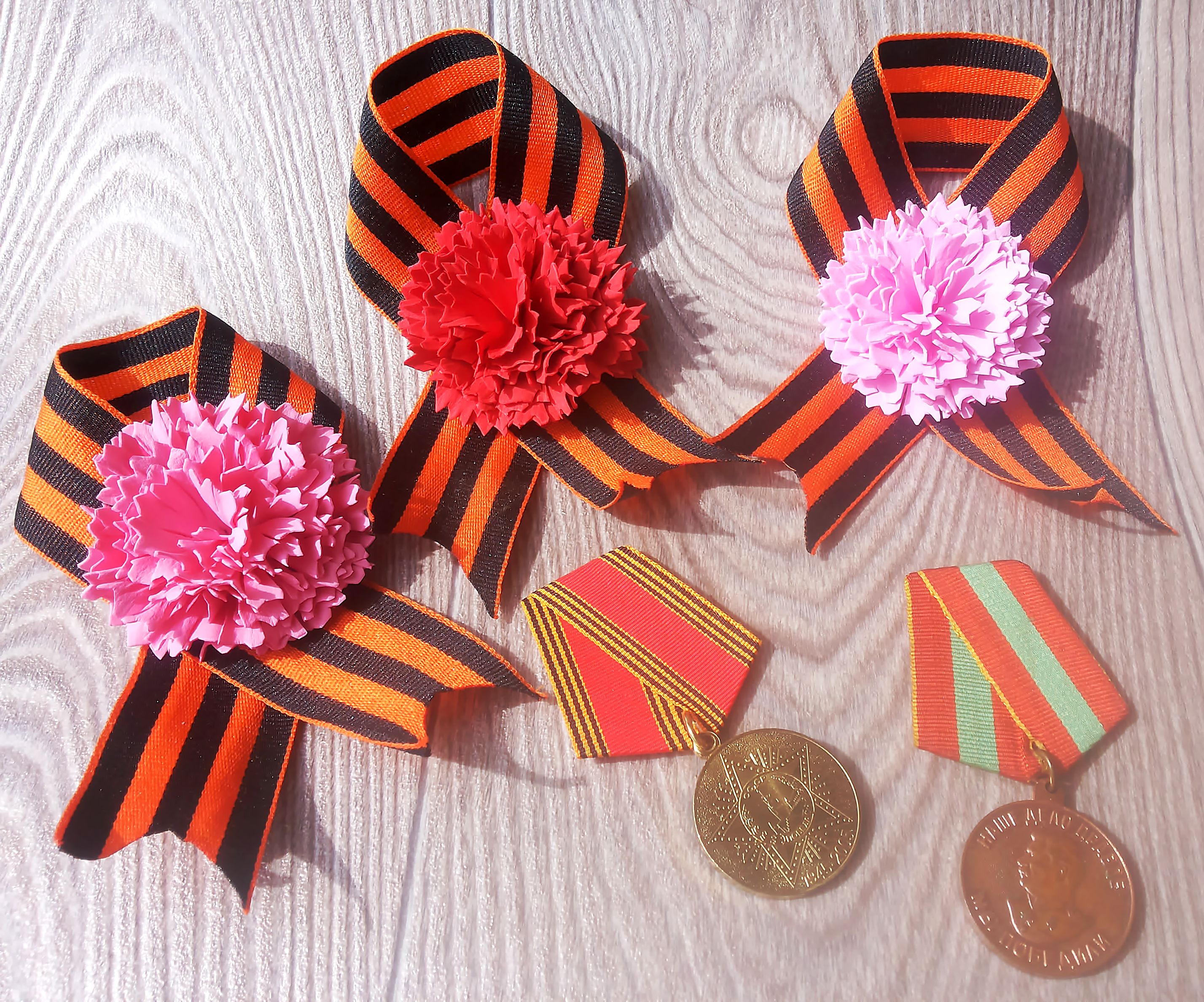 Картинки по запросу Георгиевская лента из фоамирана, фото 2 варианта