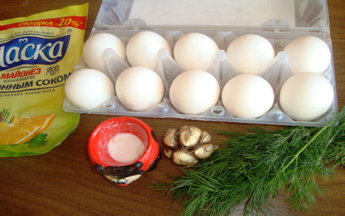 farshirovannye-yajca-s-chesnokom-i-zelenyu