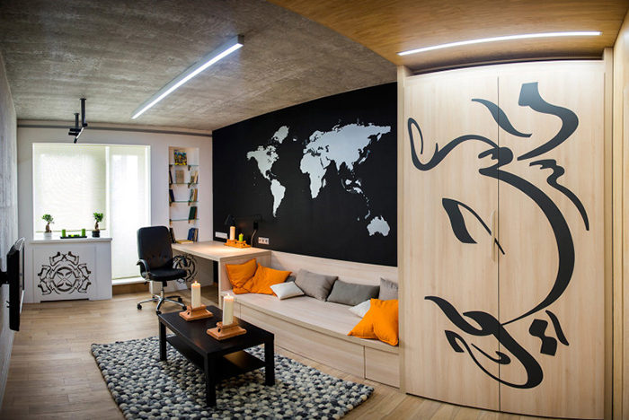 oformlenie-potolka-komnata-dlya-podrostka-768x513