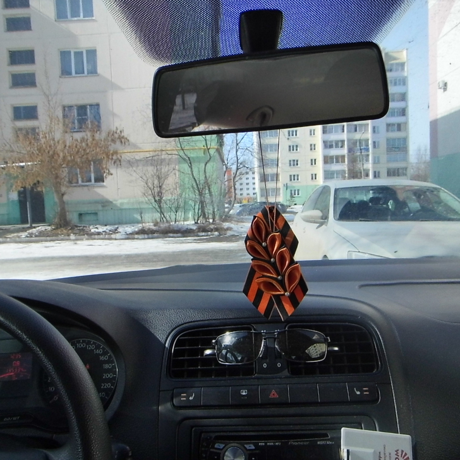 Картинки по запросу подвеска в машину из георгиевской ленты