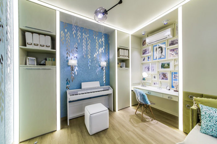 pianino-v-komnate-devochki