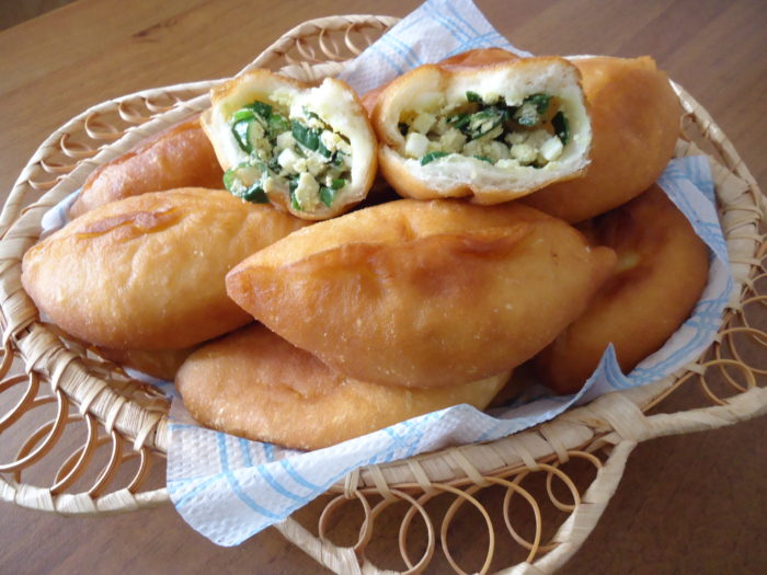 pirozhki-s-zelenyim-lukom