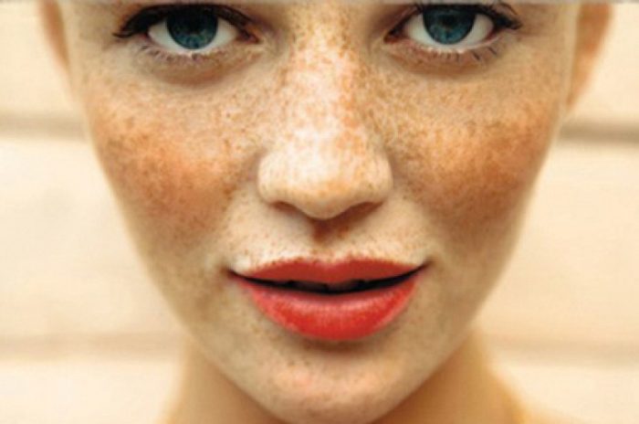 sekreti-makiyazha-dlya-devushek-s-vesnushkami-6105