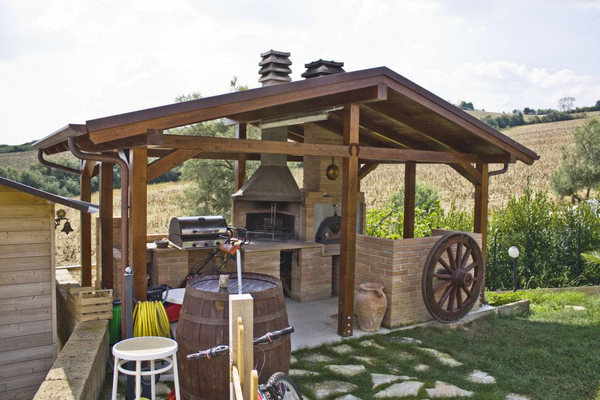 besedka-mangal-svoimi-rukami