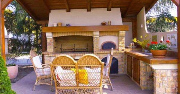 derevyannaya-besedka-s-mangalom-svoimi-rukami-600x315