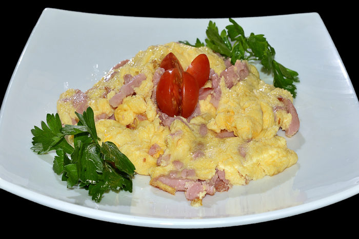 yaichnica-s-vetchinoj