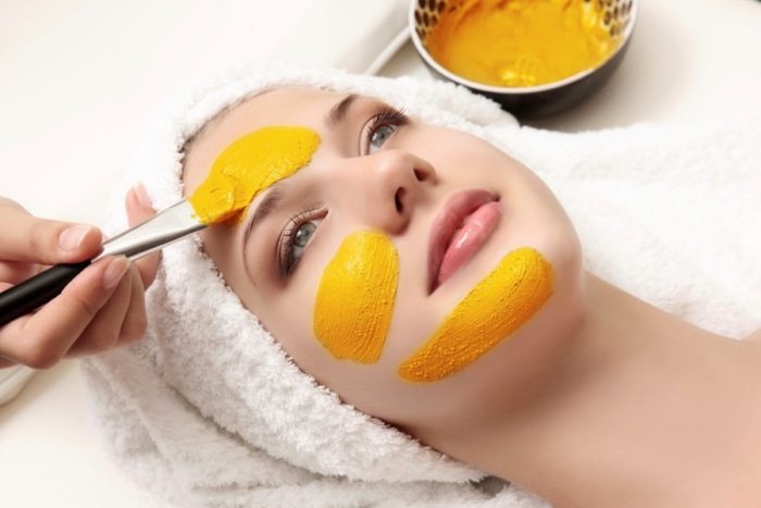 kurkuma-dlya-ukhoda-za-kozhey