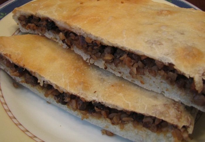 postnyj-pirog-s-gribami-i-grechkoj
