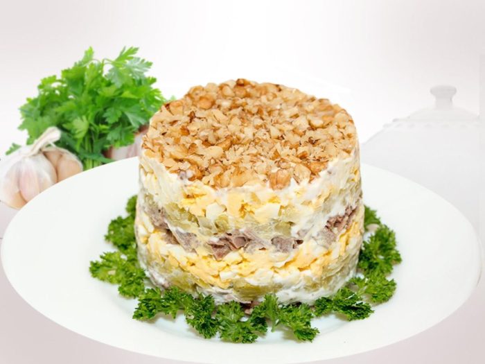 salat-lubovnica-s-myasom-i-orexami_1508503990_1_max