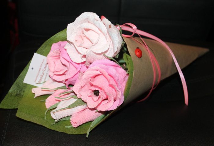 0364e72d0df86a4d4da864e8c4mi-tsvety-i-floristika-konfetnye-bukety-v-kulechke-vdohnovenie