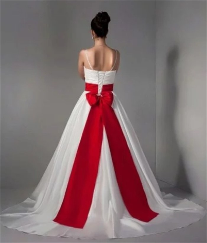 Пояса красные для белых платьев