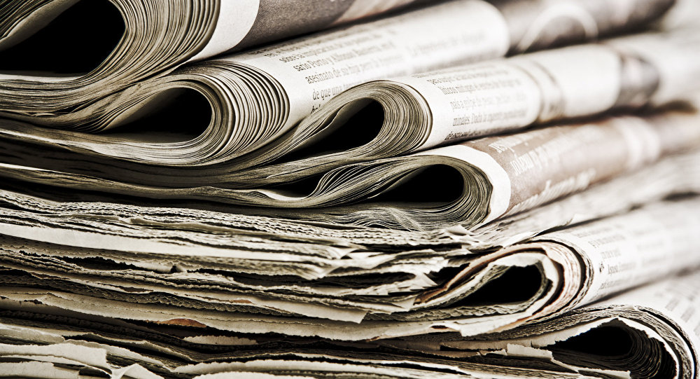 Стопка газет, архивное фото Стопка газет, архивное фото
