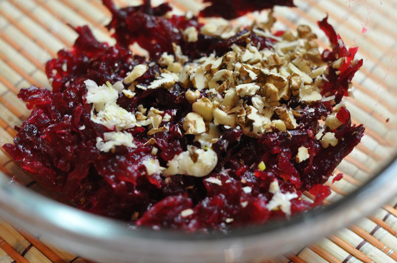 Картинки по запросу салат из свеклы и орехов