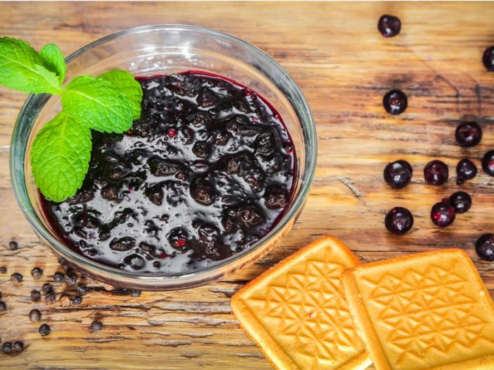 8-varenie-iz-chernoy-smorodini-s-percem