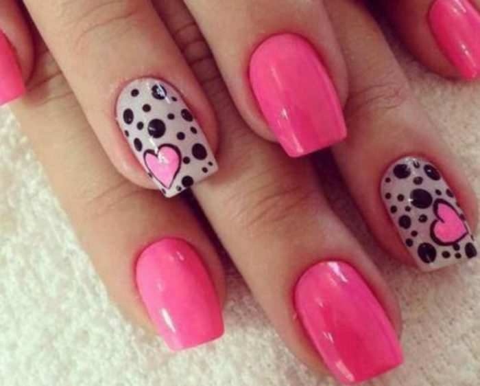 dizain-nogtei-rozovyi-s-chernym-9