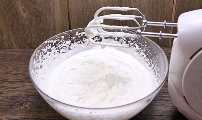kak-sdelat-krem-dlya-torta-krasnyy-barkhat