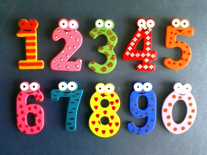 nabor_derevyannyh_cifr_i_znakov_dlya_detey_1