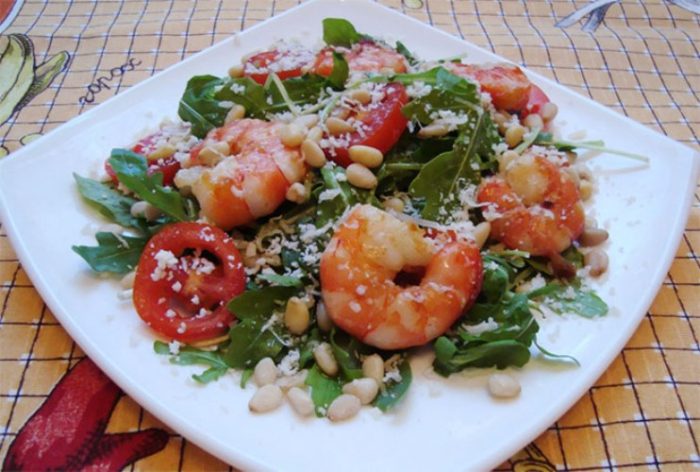 1400719241_salat-s-rukoloy-krivetkami