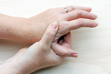 240_f_71244774_ykzrvhwq3nh6wzvgjadbbzdigijqx3ml